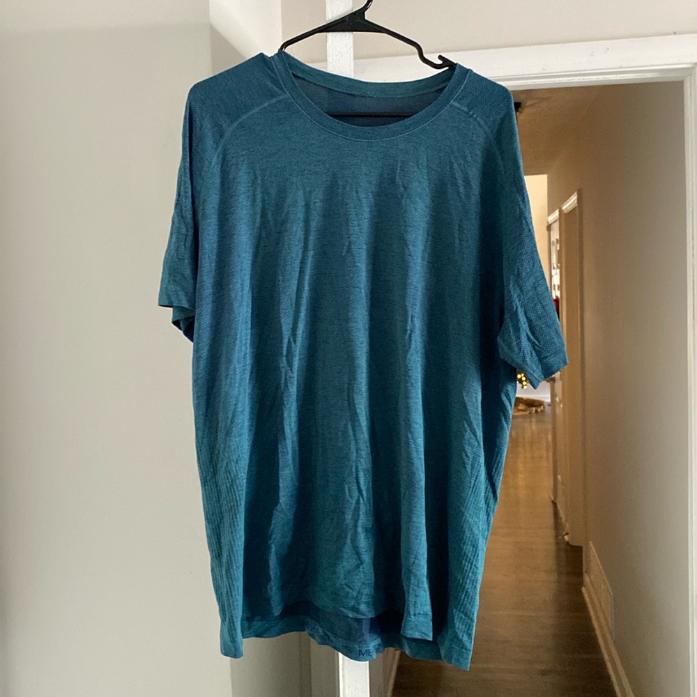 Men’s Lululemon training tee